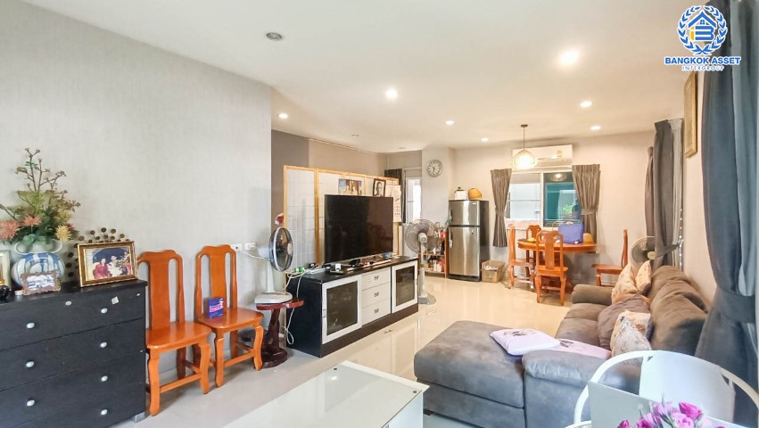 *****บ้านเดี่ยวมือสองย่านกรุงเทพฯ ม.เดอะแพลนท์ ซิมพลีส รามคำแหง หลังมุม! เนื้อที่เยอะจัดเต็มถึง 57 ตร.ว. ครบครันทุกฟังก์ชัน 4 ห้องนอน 3 ห้องน้ำ 2 ที่จอดรถ บนทำเลเข้าเมืองง่าย ใกล้เดอะมอลล์ รามคำแหง และทางด่วน "ศรีรัช" พลาดไม่ได้เด็ดขาด